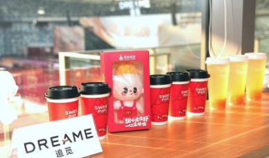 When the stage of the Spring Festival Gala's intelligent ecosystem Zhiyi shines upon a cup of milk tea: The debut of Sweetheart Pipi's new product and its dance with technology